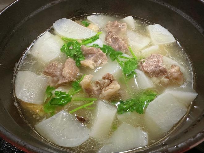 冬日限定——清炖萝卜牛腩（照例附蘸料）