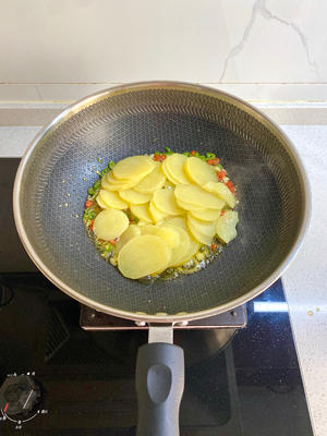 大人小孩爱吃的土豆泥拌面