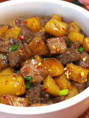 香辣孜然土豆牛肉粒，这么做巨巨巨好吃！！