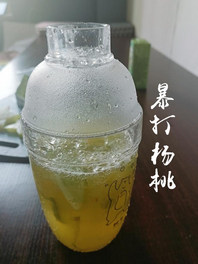 暴打杨桃
