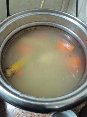 竹芋红萝卜甘蔗水