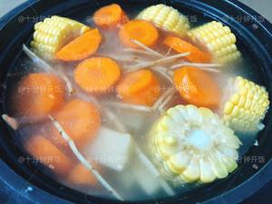 这份广东靓汤帮你清热解毒，消食除胀———甘蔗马蹄茅根骨头汤