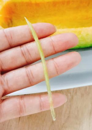 胸花耳环香瓜瓜摆盘