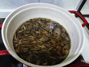 简单干净自己煮五香瓜子。