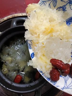 止咳良方枇杷银耳雪梨羹