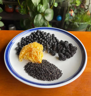 桑葚黑芝麻豆浆