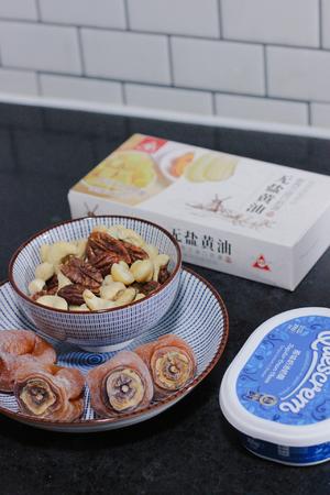 诱人的柿子奶酪卷