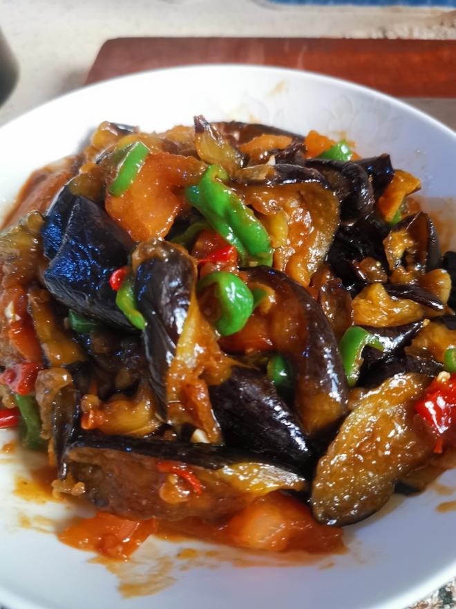 红烧茄子（佐西红柿尖椒）