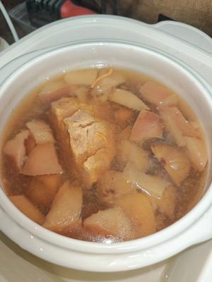 无花果苹果瘦肉汤，清热解毒，止咳润肺，好喝开胃