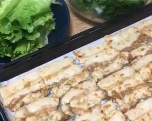 烤五花肉🥩这个夏天除了西瓜🍉当然还有烧烤🥓拥有烤箱的快乐🍺