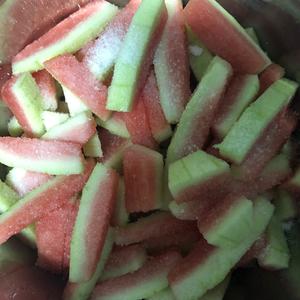 果然是来报恩的🍉酸爽脆口的凉拌西瓜皮也太好吃了吧！