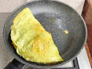 三文鱼牛油果鸡蛋饼