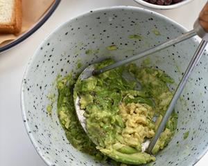 牛油果蛋滑虾仁三明治
