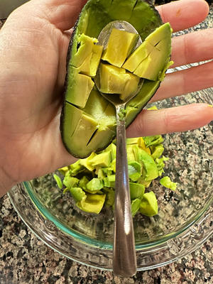 凉拌牛油果