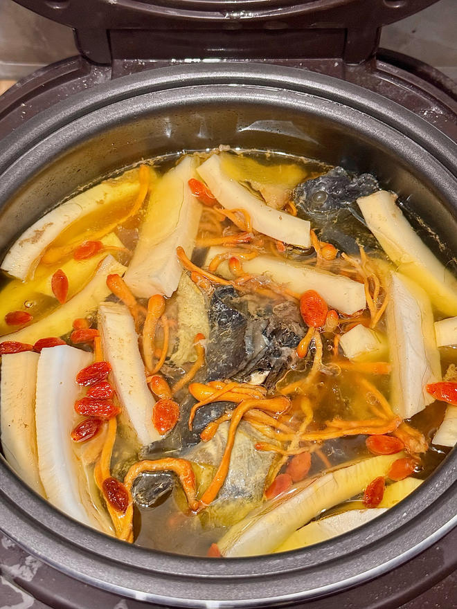 广东靓汤！🥥椰子竹丝鸡汤这口清润甜谁喝谁知道！！