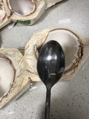 简单美味的自制椰奶，椰青喝完再利用(附取椰肉技巧)