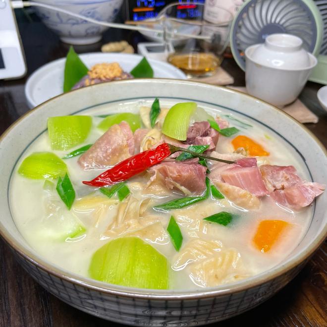 咸鸡腿炖瓠瓜
