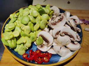 蘑菇鲜蚕豆