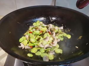 蘑菇鲜蚕豆