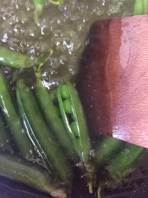 一口春天：水煮豌豆荚