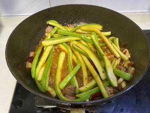西葫芦炒肉(干锅西葫芦)