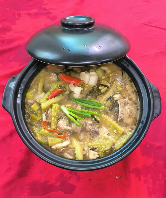 酸菜苦瓜煲