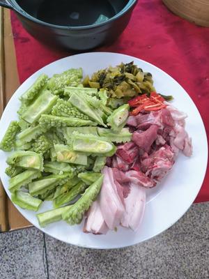 酸菜苦瓜煲