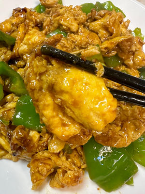 超级下饭的青椒炒鸡蛋