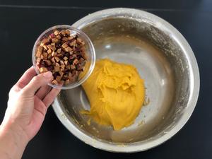 不加一滴水的南瓜开花馒头，纯南瓜泥和面，无需泡打粉，枣香浓郁个个开花