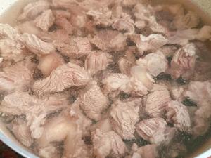 春天猛涨食谱：番茄土豆炖牛腩