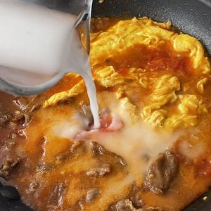 酸甜浓郁～超开胃🔥番茄滑蛋牛肉饭