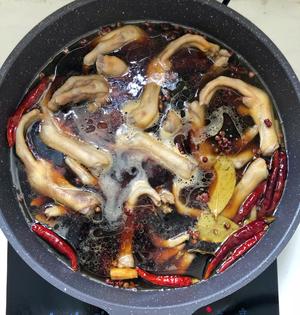 辣味卤鸭掌
