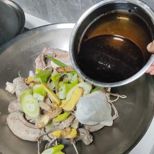 家庭自制卤鸭货（鸭脖和鸭舌头）