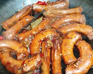 周黑鸭版鸭脖子（好吃到舔手指）