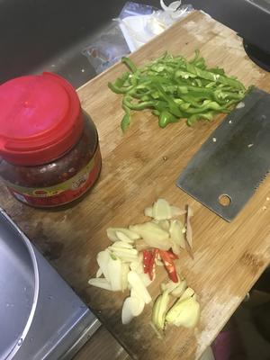 超级好吃媲美川菜店的家常青椒炒鸭肠