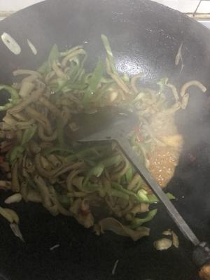 超级好吃媲美川菜店的家常青椒炒鸭肠