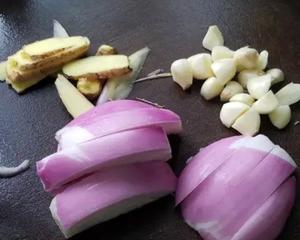 蒜香鸭肉煲