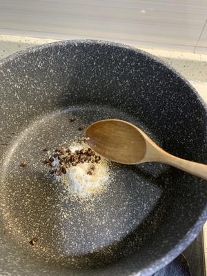 3勺调料就做出酥香盐鸭腿