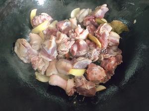 传统正宗的啤酒鸭配方和做法，鲜嫩香浓，只需炒千万不要焯水