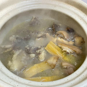 清汤羊肉火锅和涮羊肉片