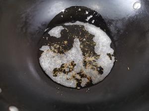 洋葱香菜爆羊肉片，媲美饭店的铁板羊肉，简单零失手～