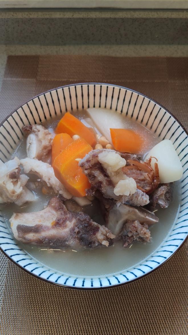牛骨头汤-汤浓美味