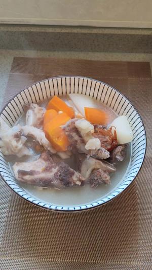 牛骨头汤-汤浓美味