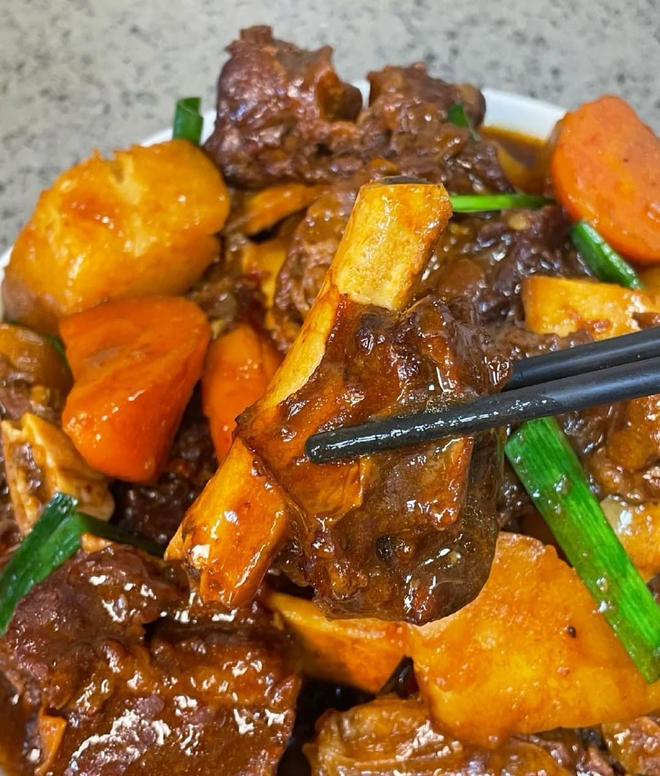 土豆炖牛骨