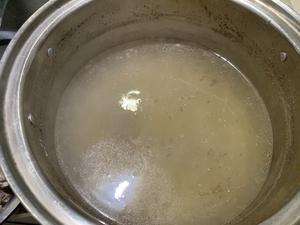 清炖牛骨汤（原汁原味，香气四溢，冬天的早晨喝一碗，好满足😄）