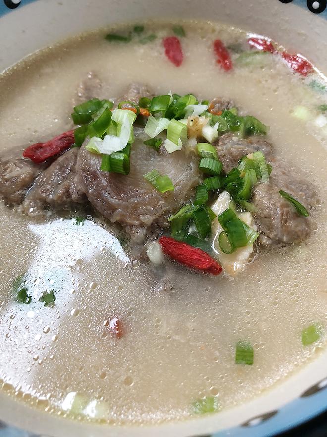 牛尾汤(不仅汤好喝，牛尾更有滋味)