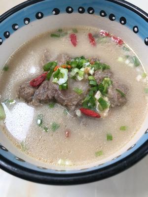 牛尾汤(不仅汤好喝，牛尾更有滋味)