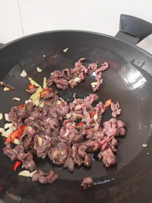 小炒牛腱肉（超详细的做法）