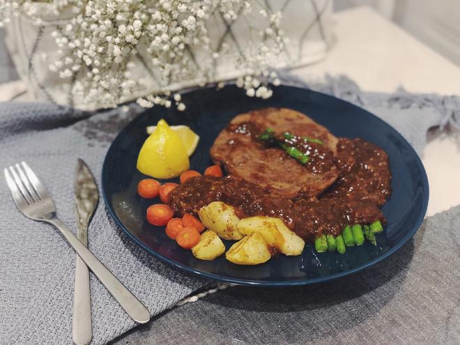 黑椒牛排（配酱汁做法）