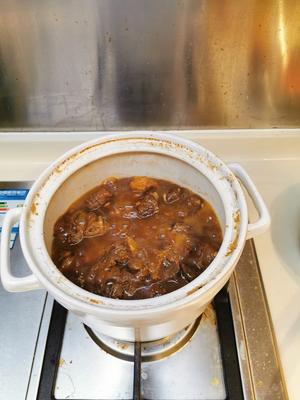 原汁原味炆牛腩